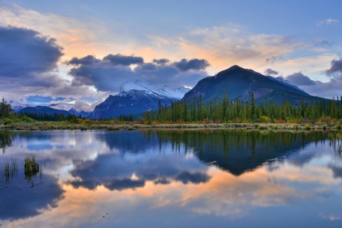 Vermilion Lakes Viewpoint