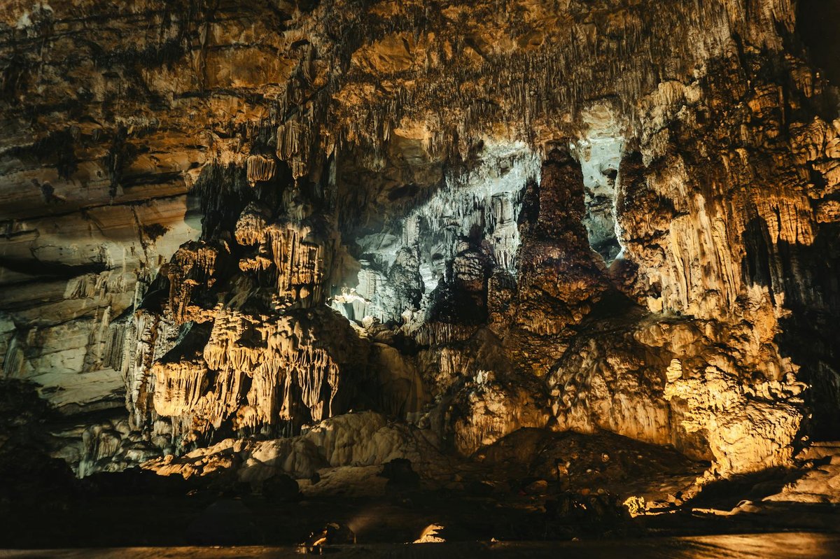 Calcehtok Caves