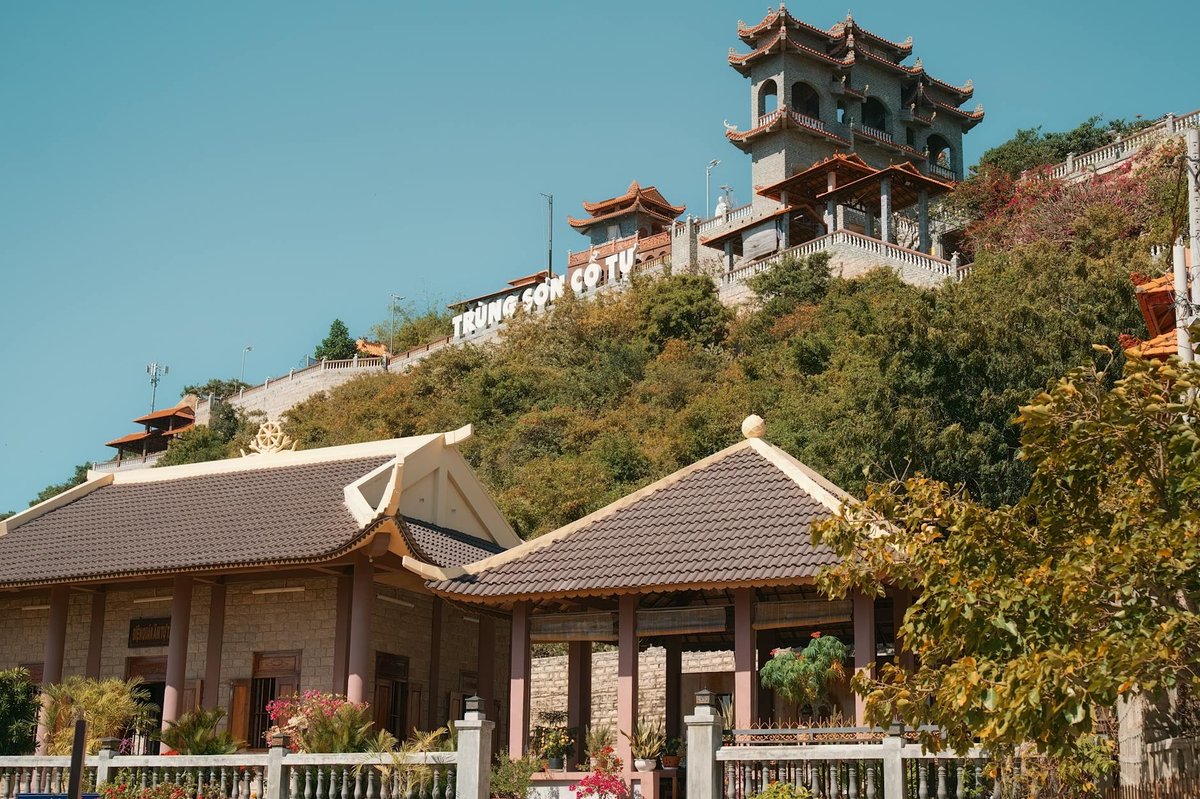 Doi Son pagoda