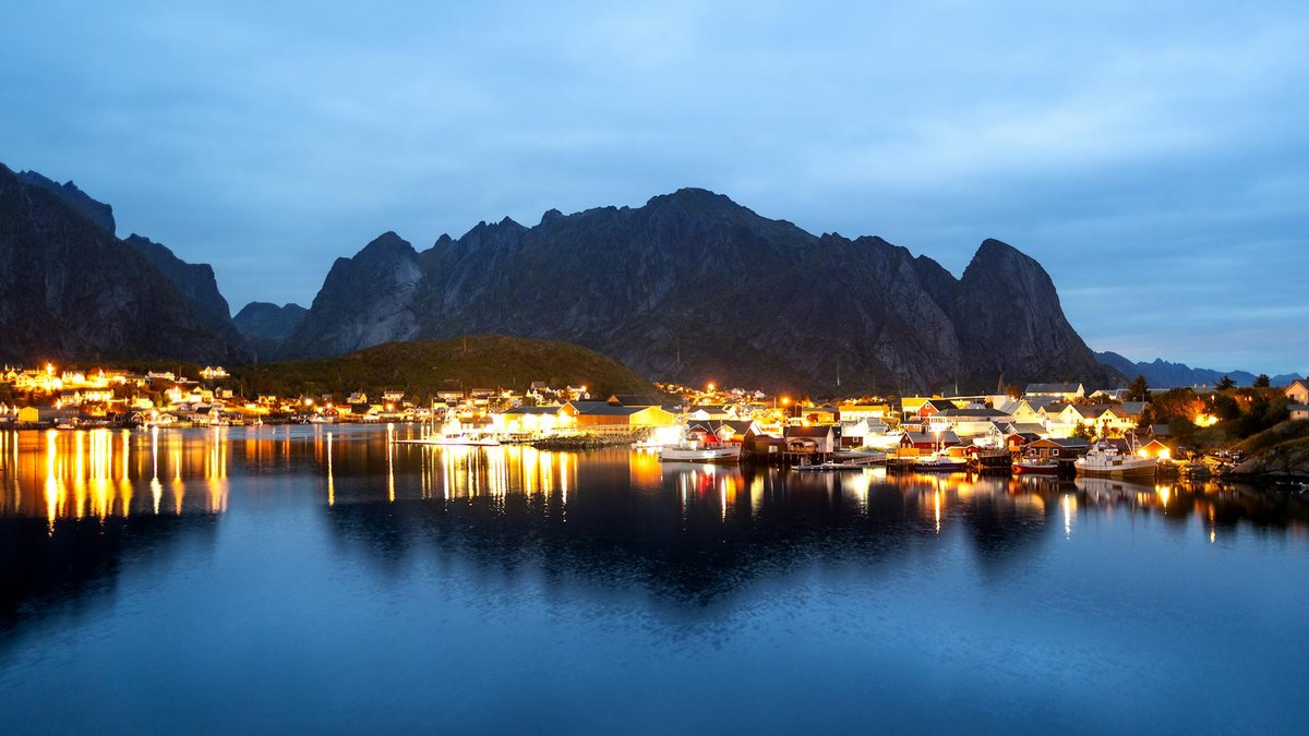 Hamnøy Reflection Bridge