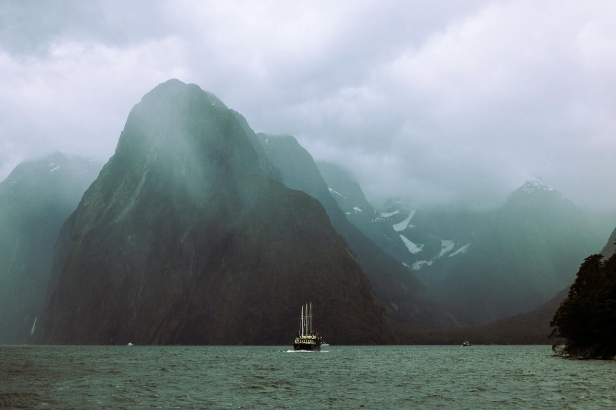 Whakatāne Seamount