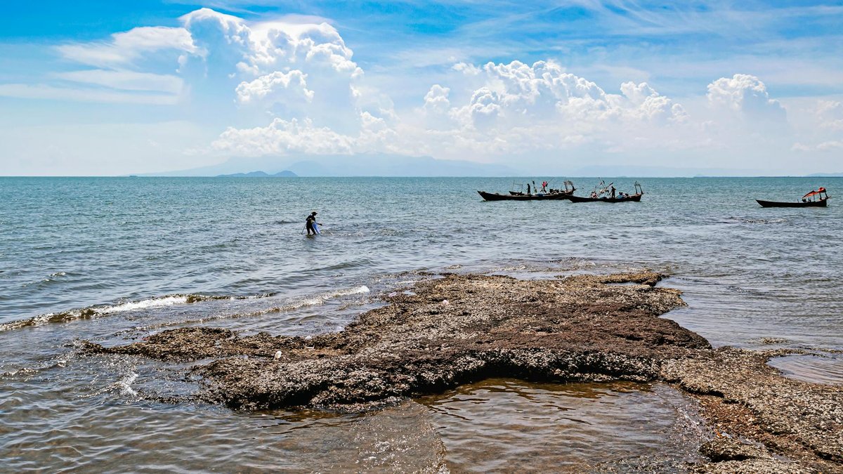 Ang Kep Nam Bueng Phon Thong