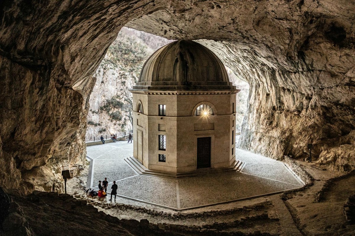 Castelcivita Caves