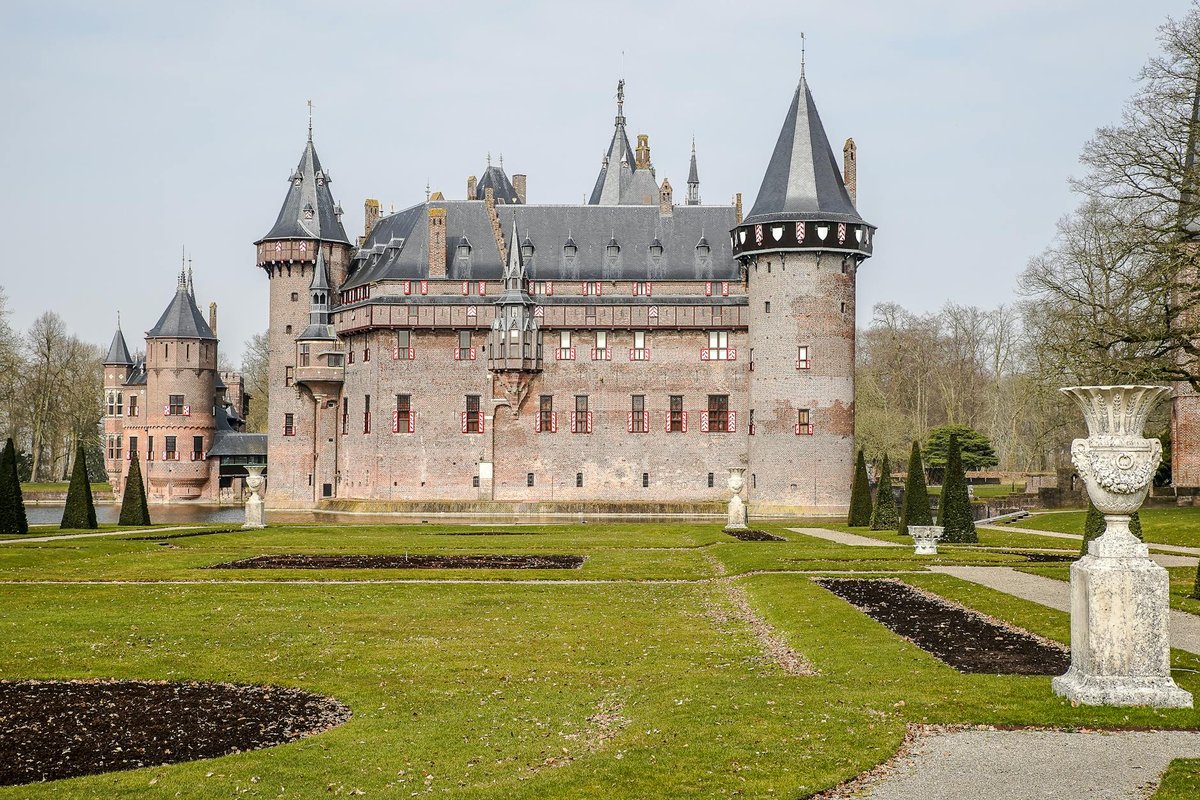Cortenbach Castle: castle farm