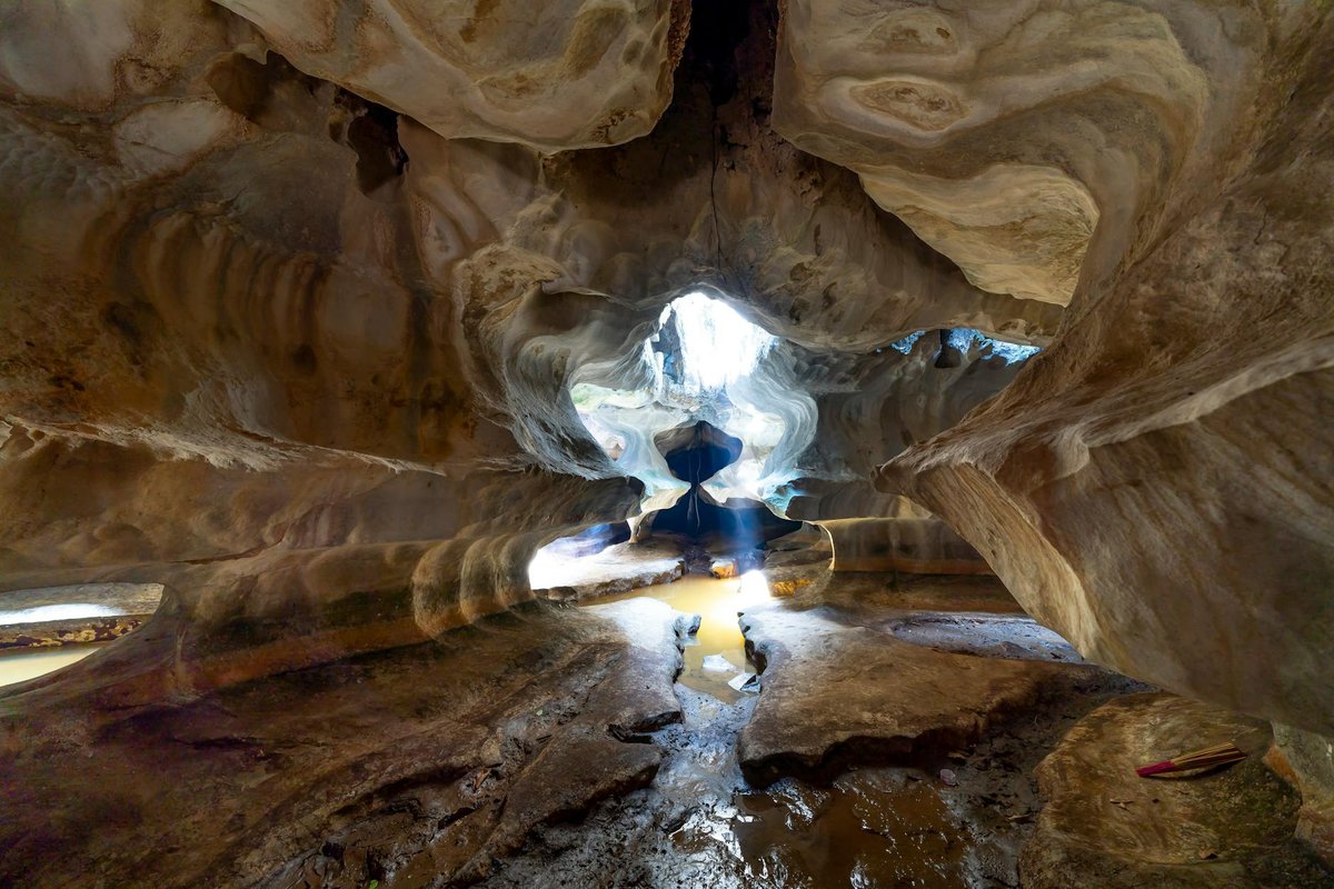 Cave 40m SE of Deborah's Hole