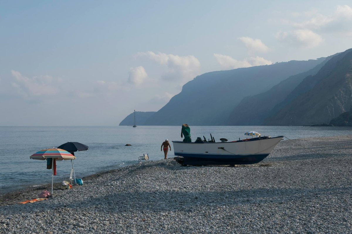 Bread and tomato beach