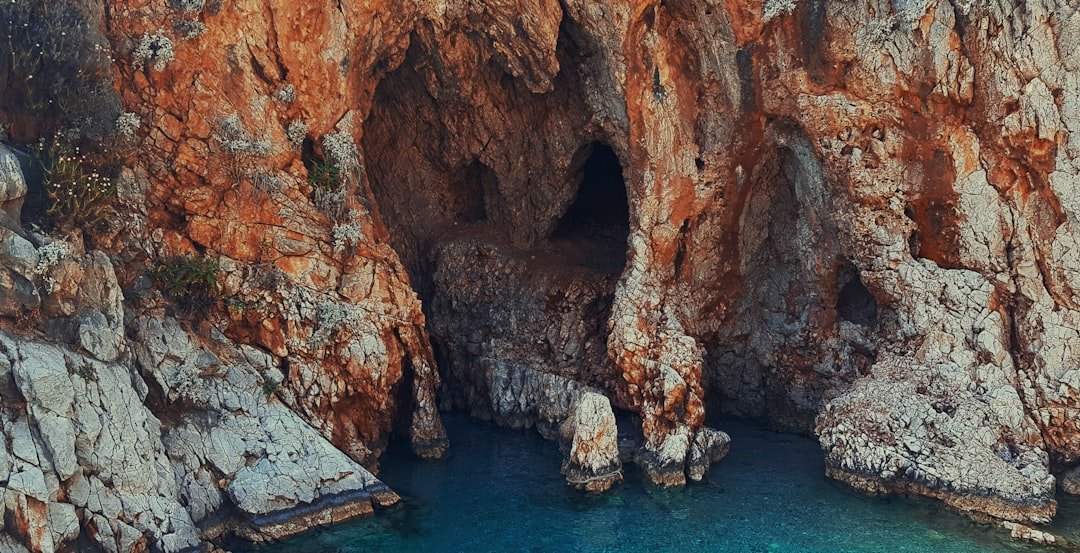 Meşti Caves