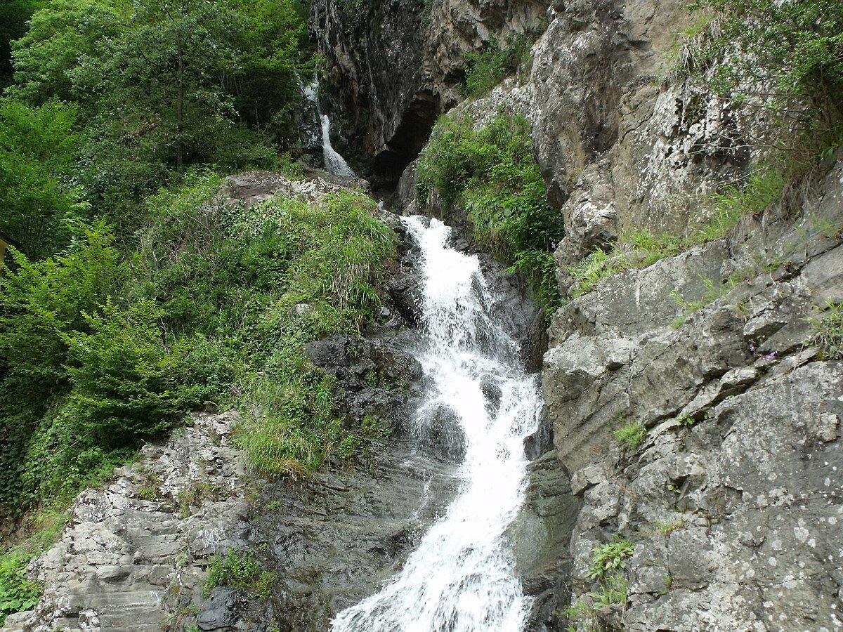 Peçamçoy Falls