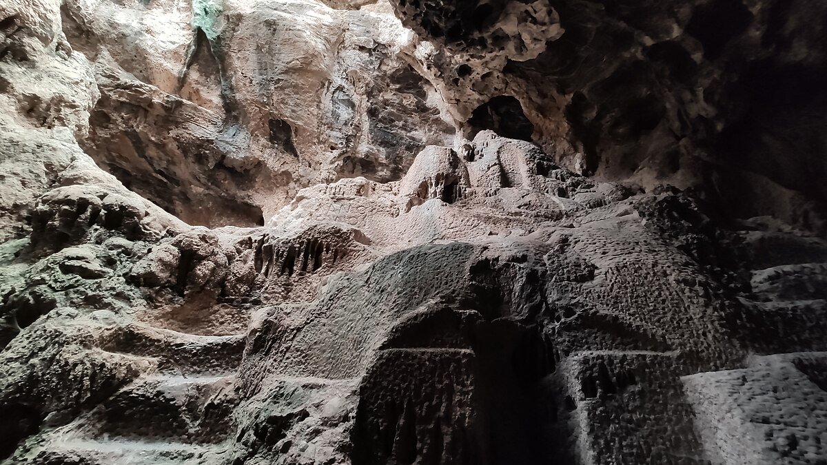 Dolini Vraonas Cave