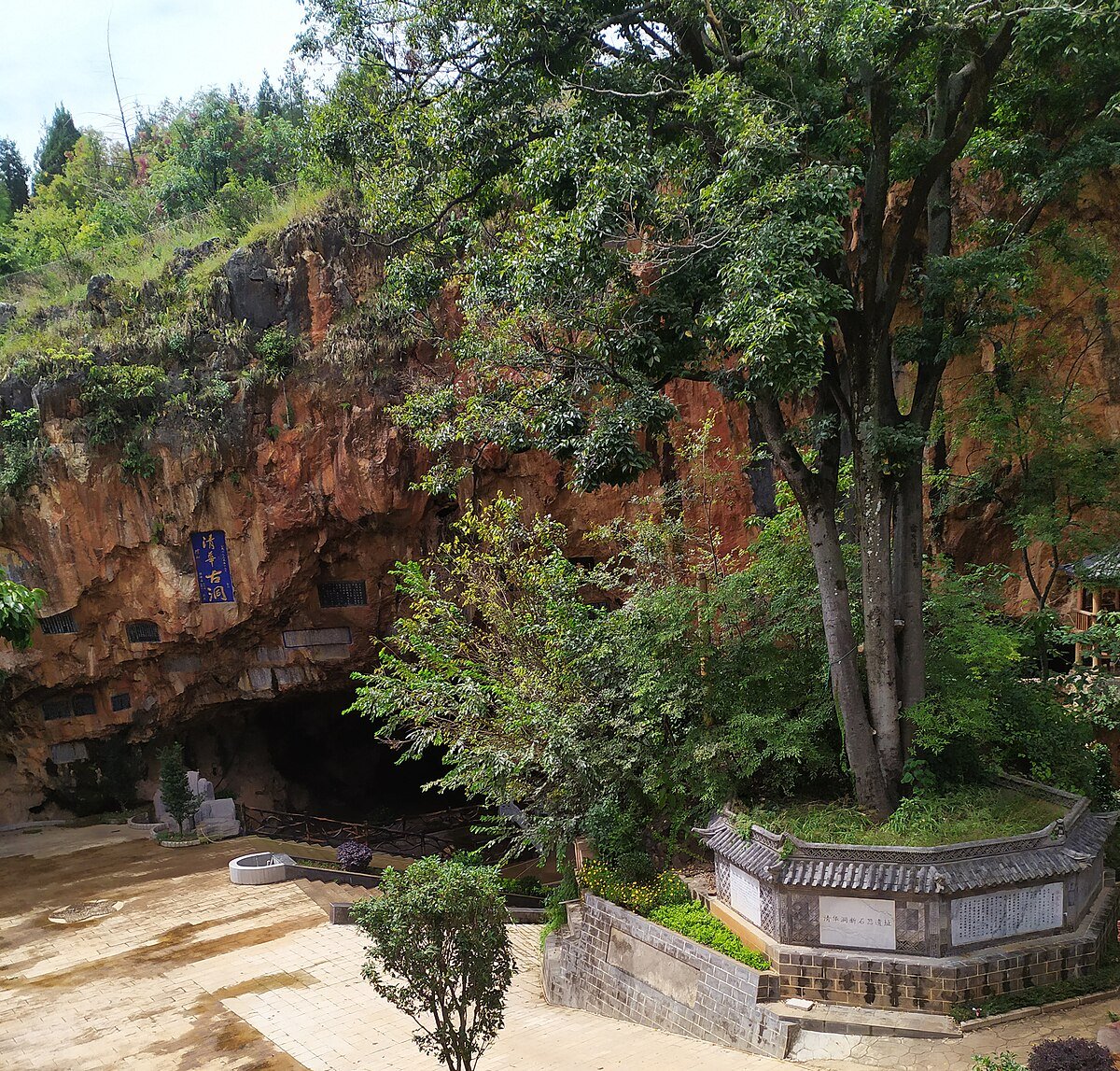 Qinghua Cave