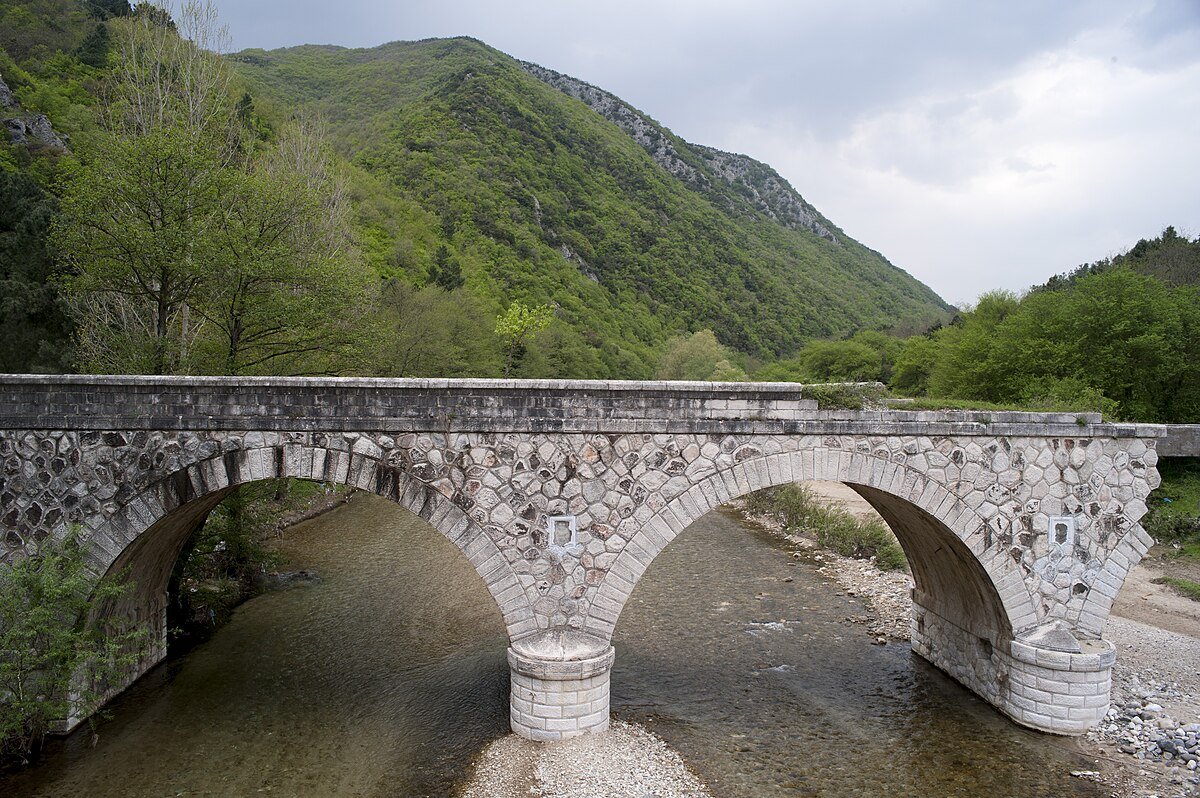 Ahladovouno