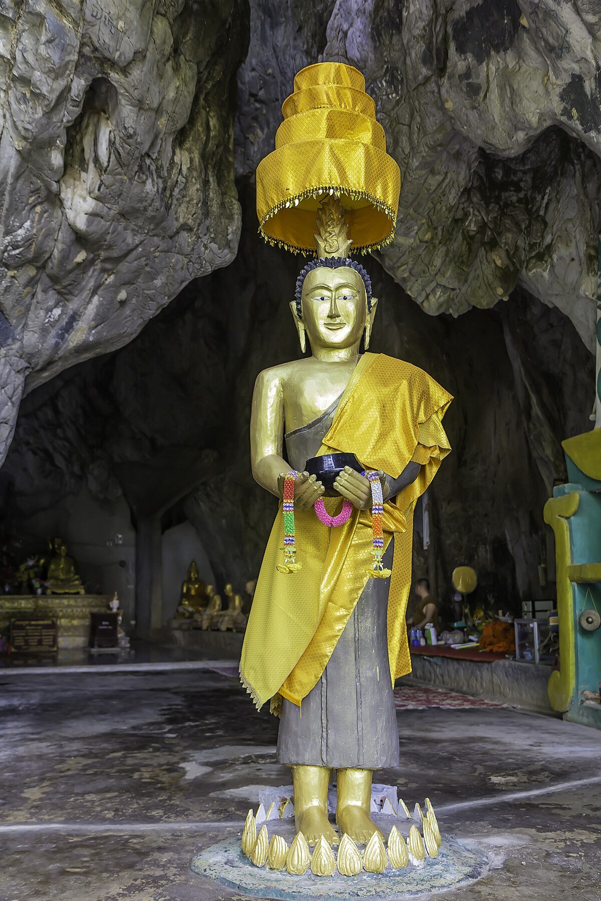 Tham Phra