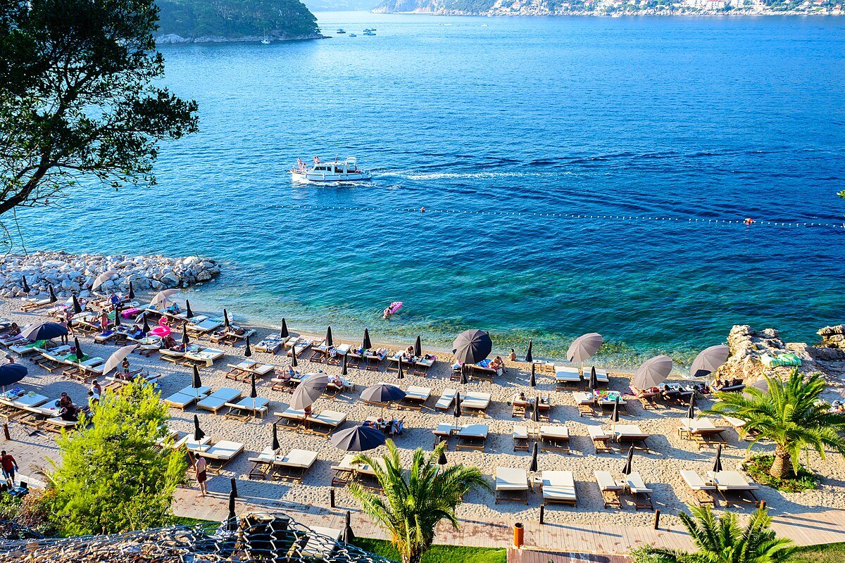 Cava Beach