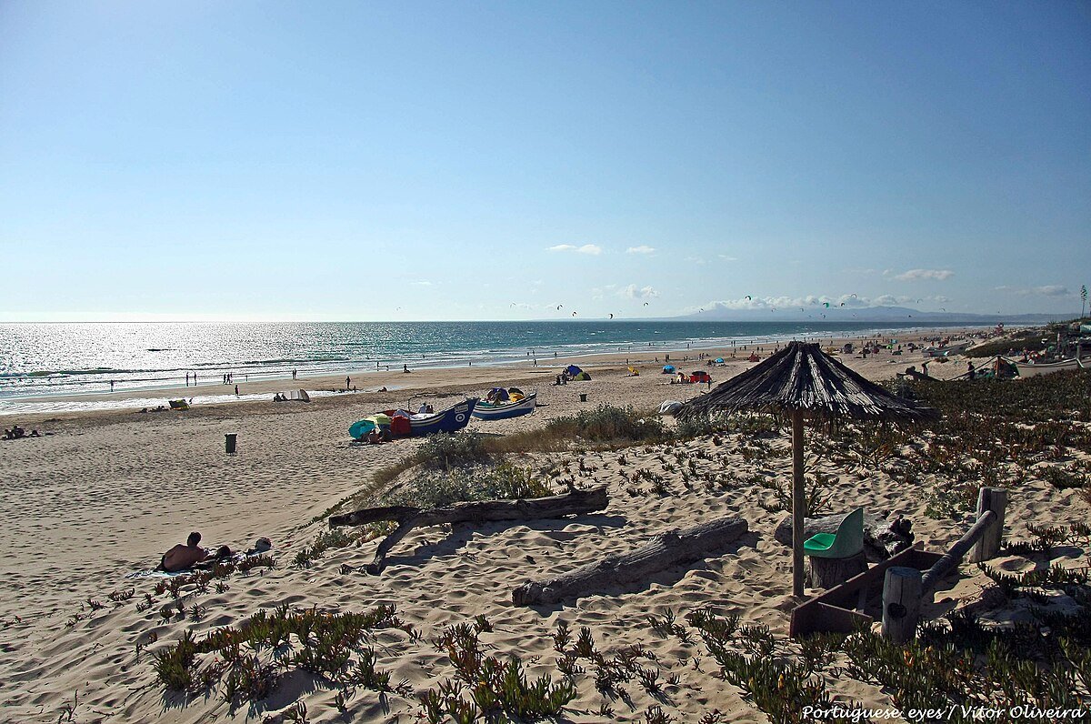 Fonte da Telha Beach