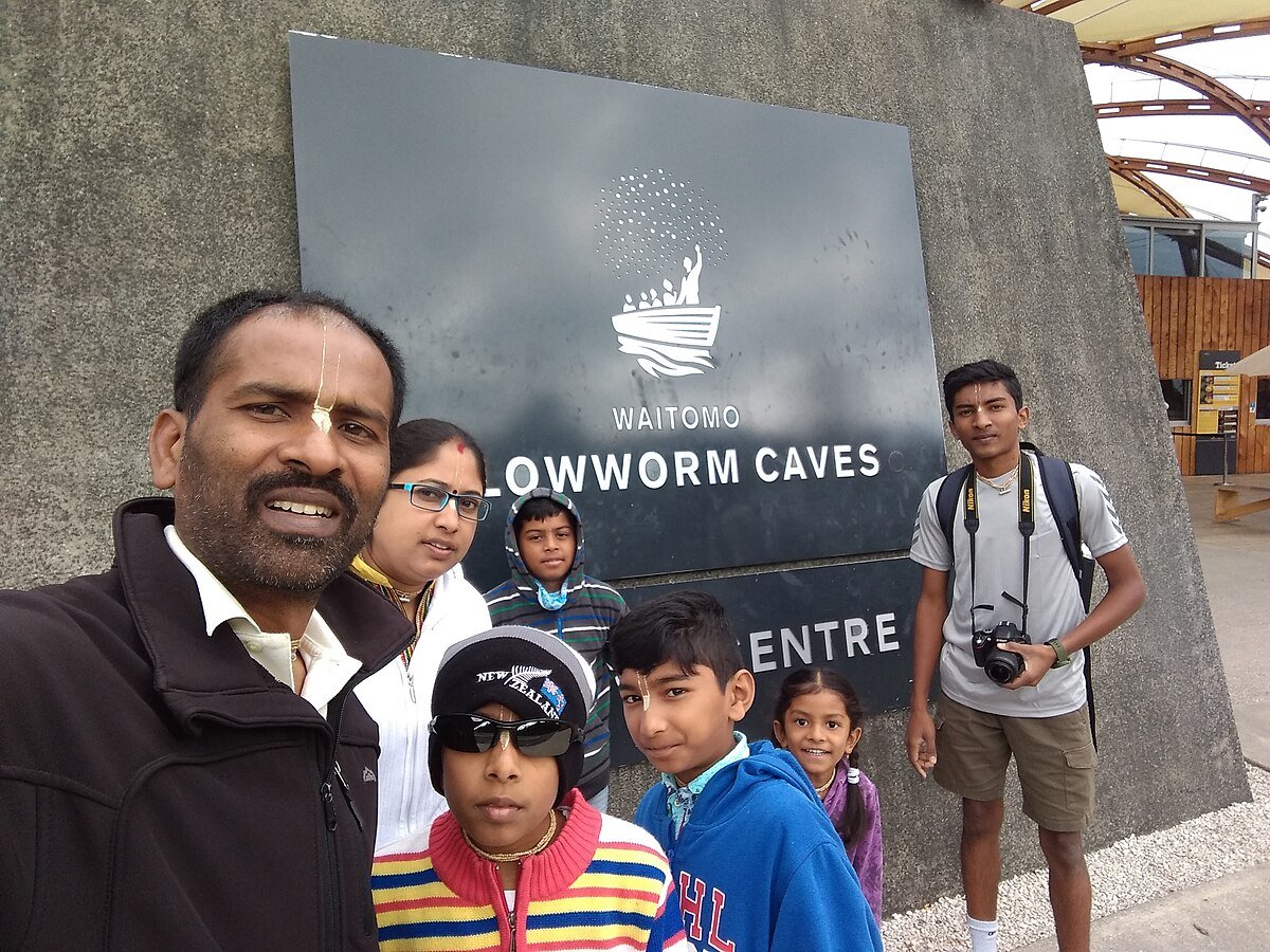 Mangawhitikau Cave