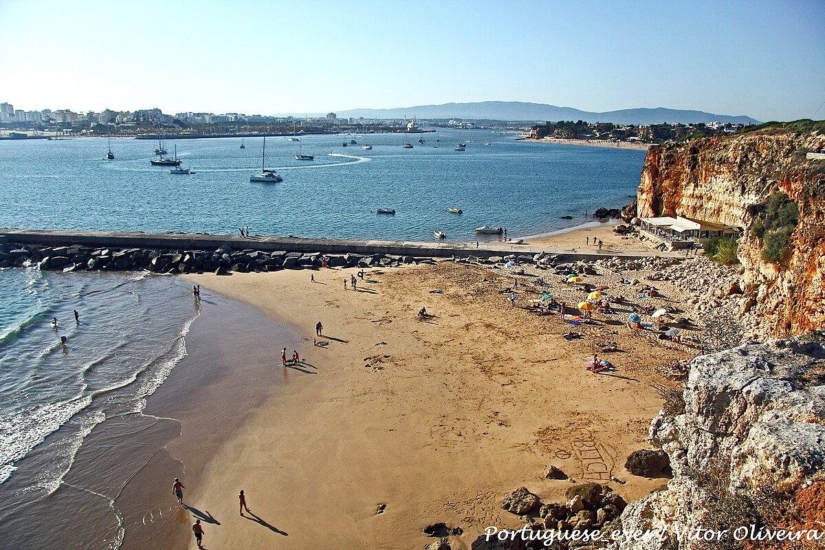 Molhe Beach