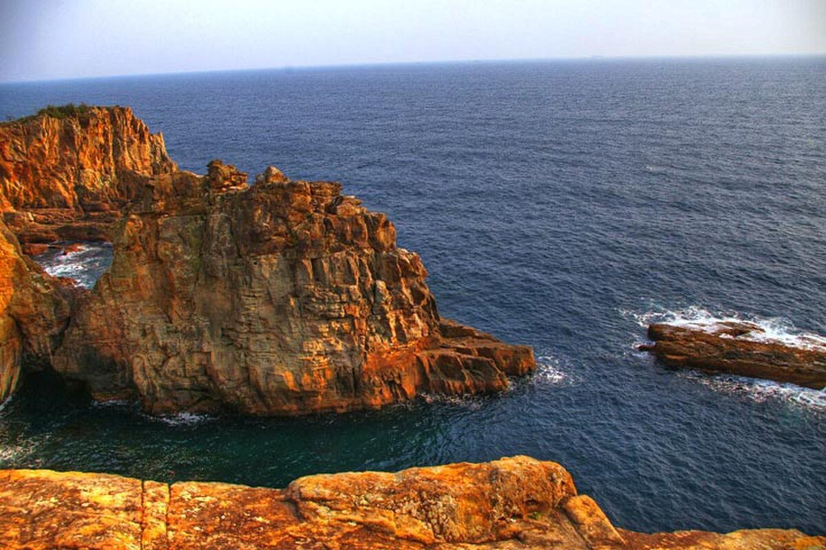 Sandanbeki Cave