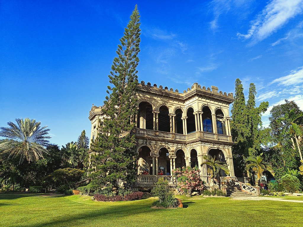 Lantawan Peak