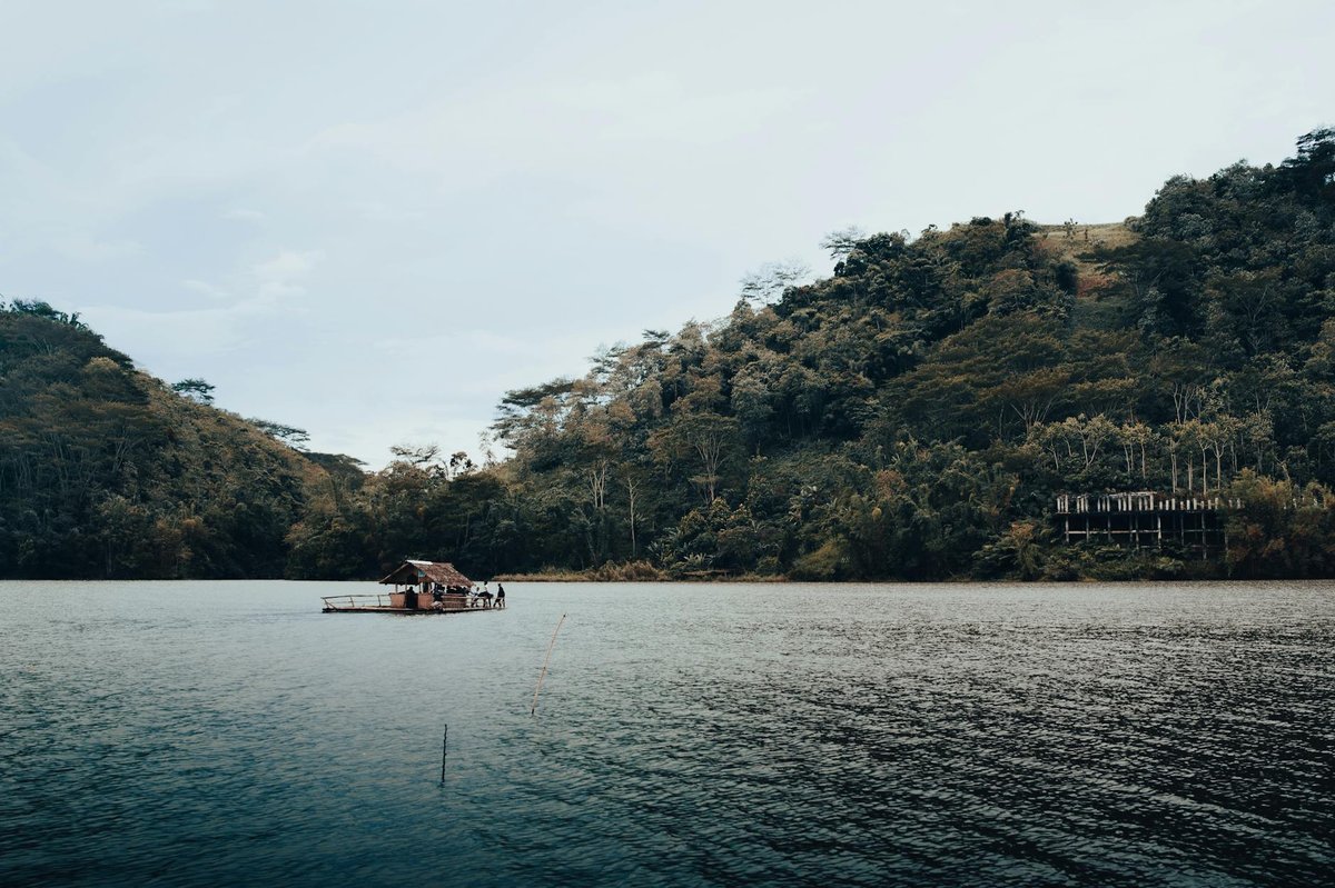 Lake Niolin