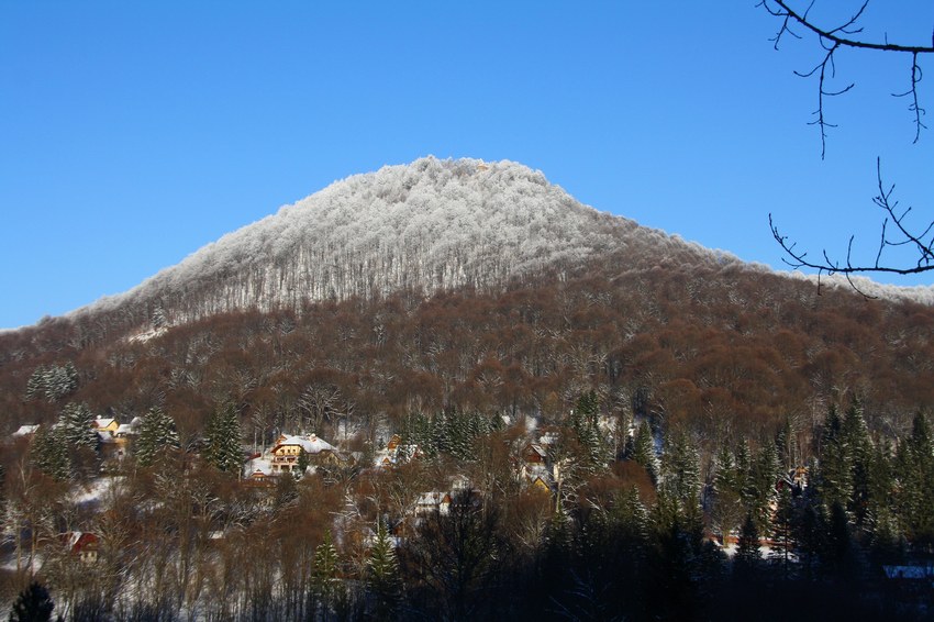 Kő möge