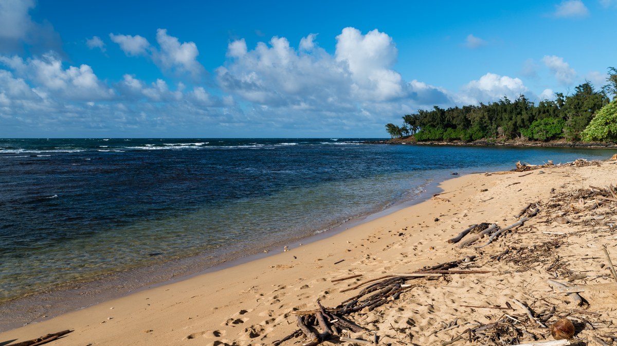 ʻAliomanu Beach