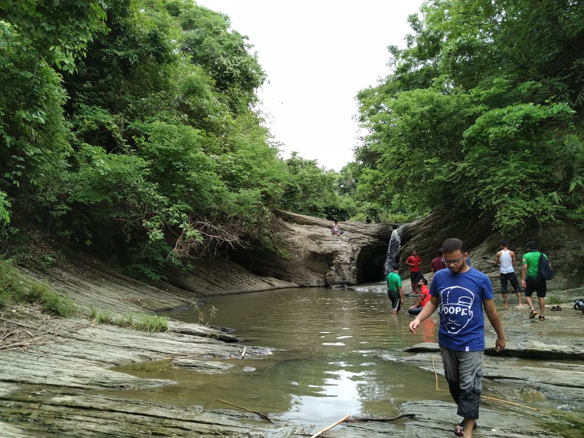 Boro Komoldoho Ruposhi Waterfall