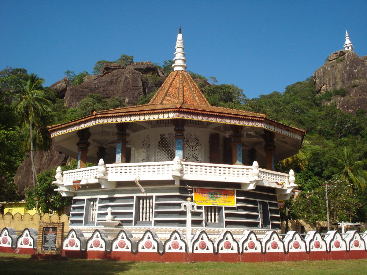 Dimbulagala Raja Maha Vihara