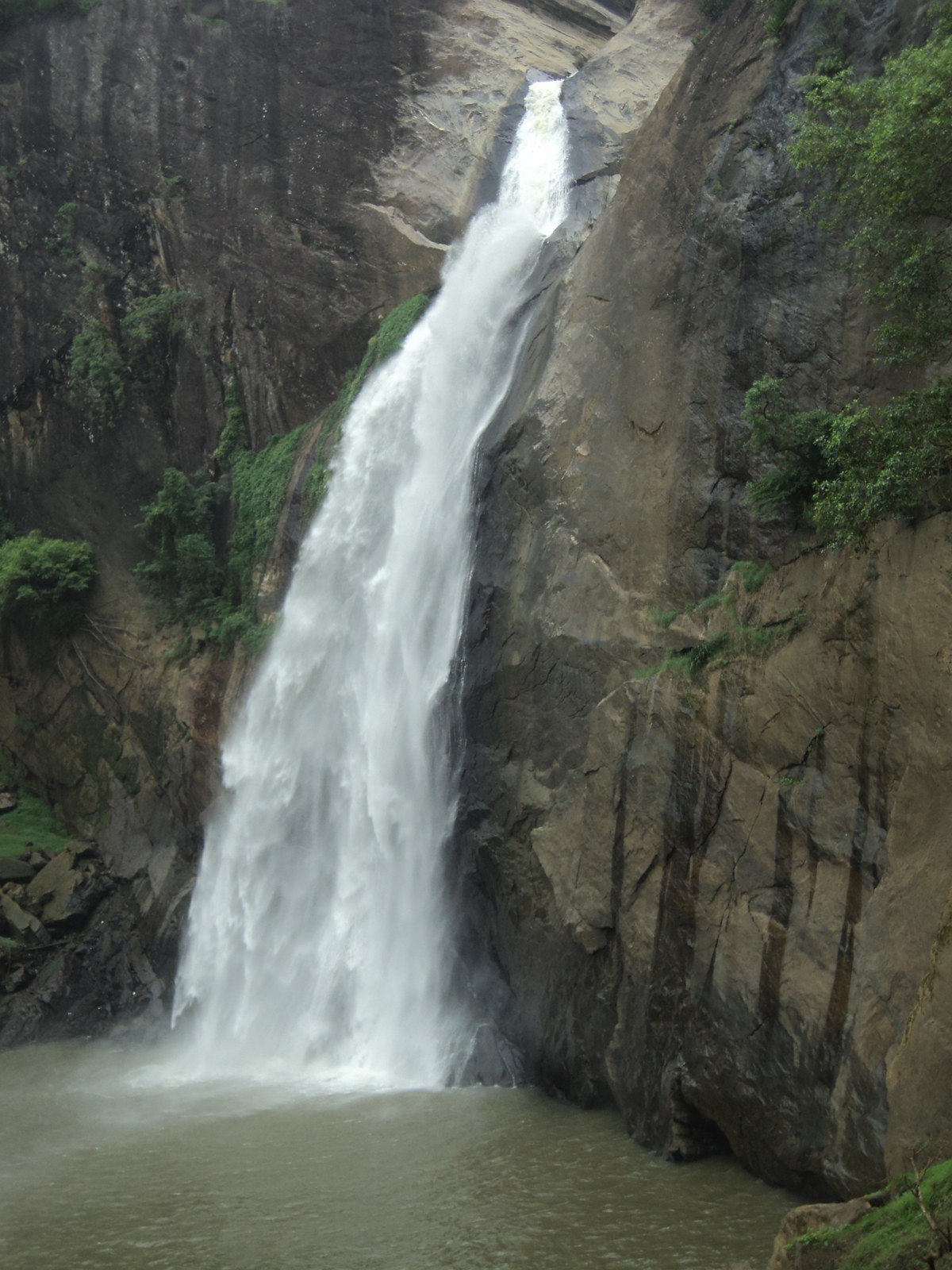 Dunhinda Falls