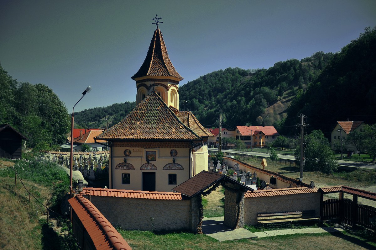 La Chisatoare