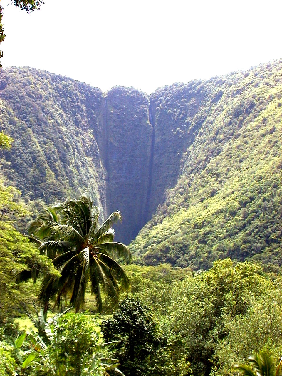 Hiilawe Waterfall