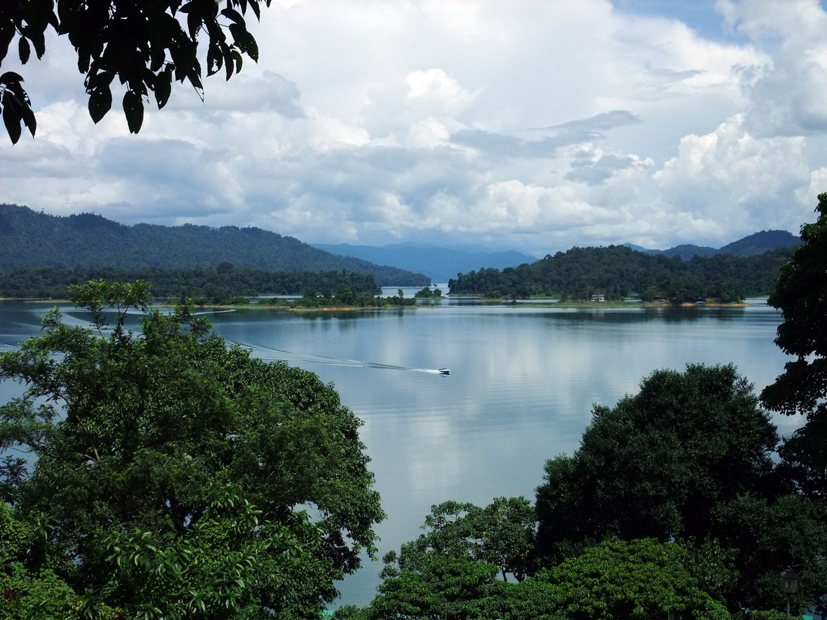 Kenyir Lake