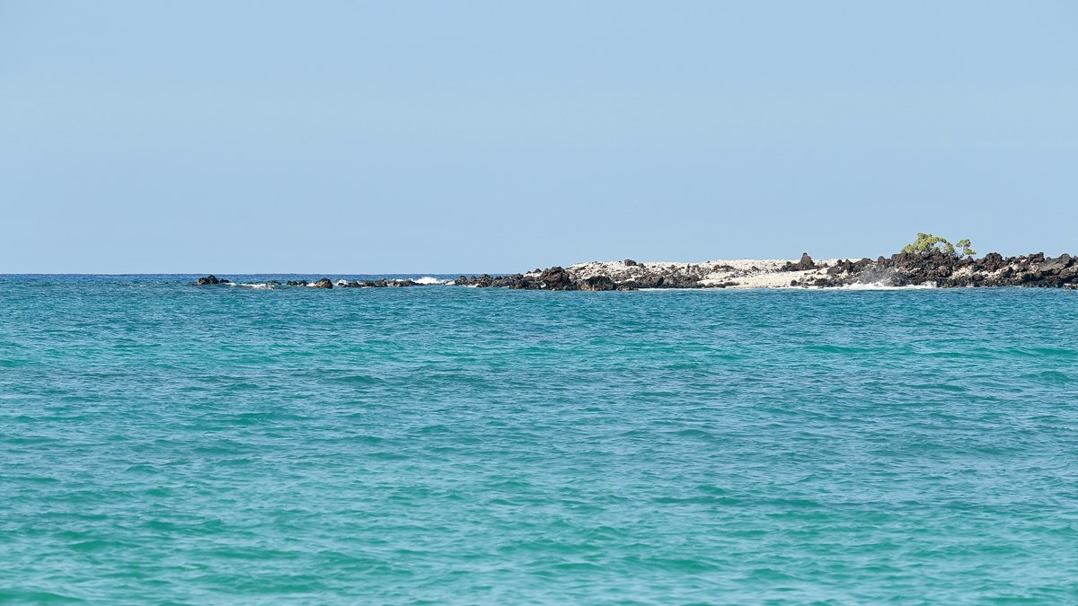 Puʻu Aliʻi Beach