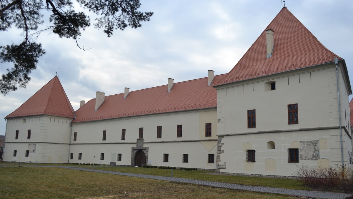 Mikó Castle