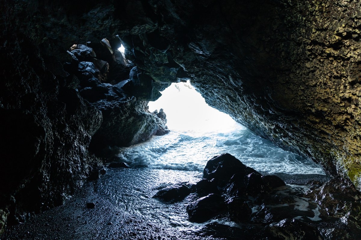 Honokalani Black Sand Beach