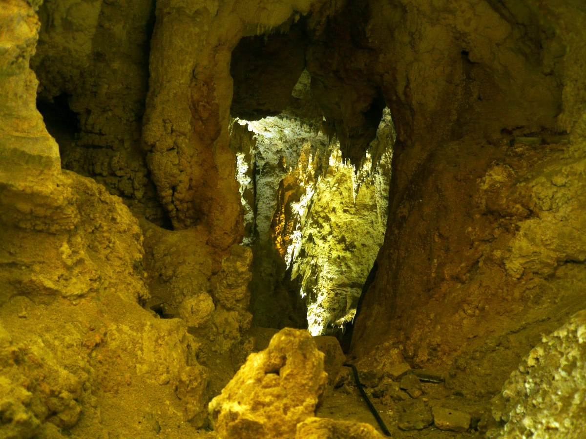 Aranui Cave