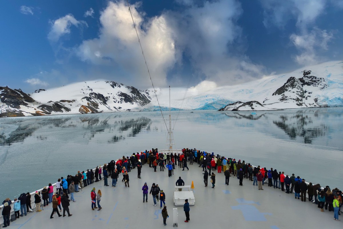 Cruise Nunatak