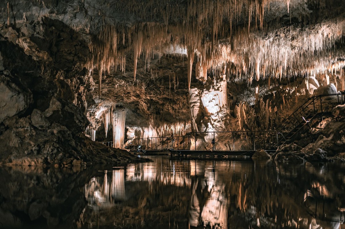 Cocklebiddy Cave