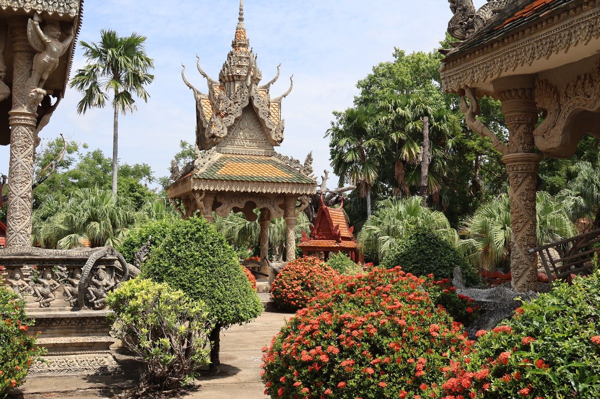 Tham Nam Lot