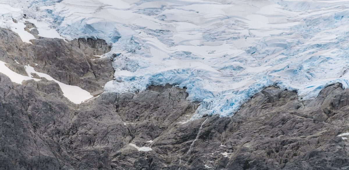 Leones Glacier
