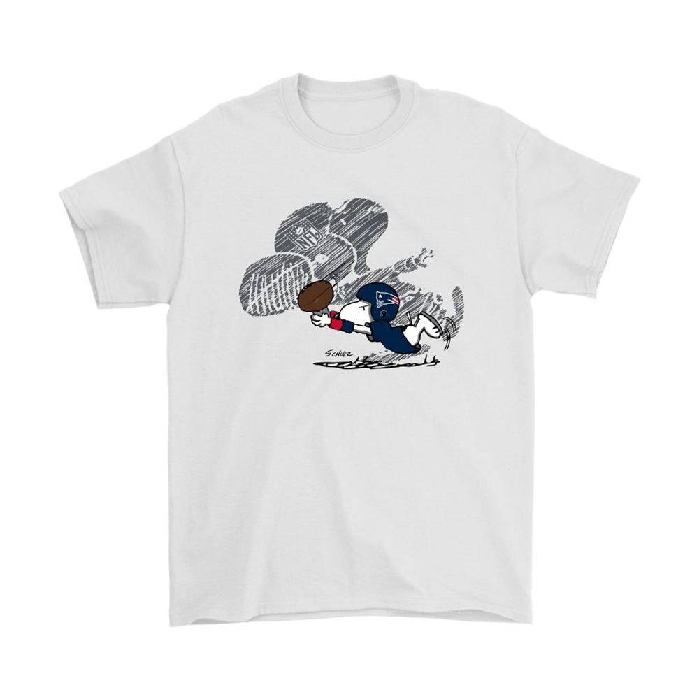 New England Patriots Snoopy Plays The Football Game Shirts