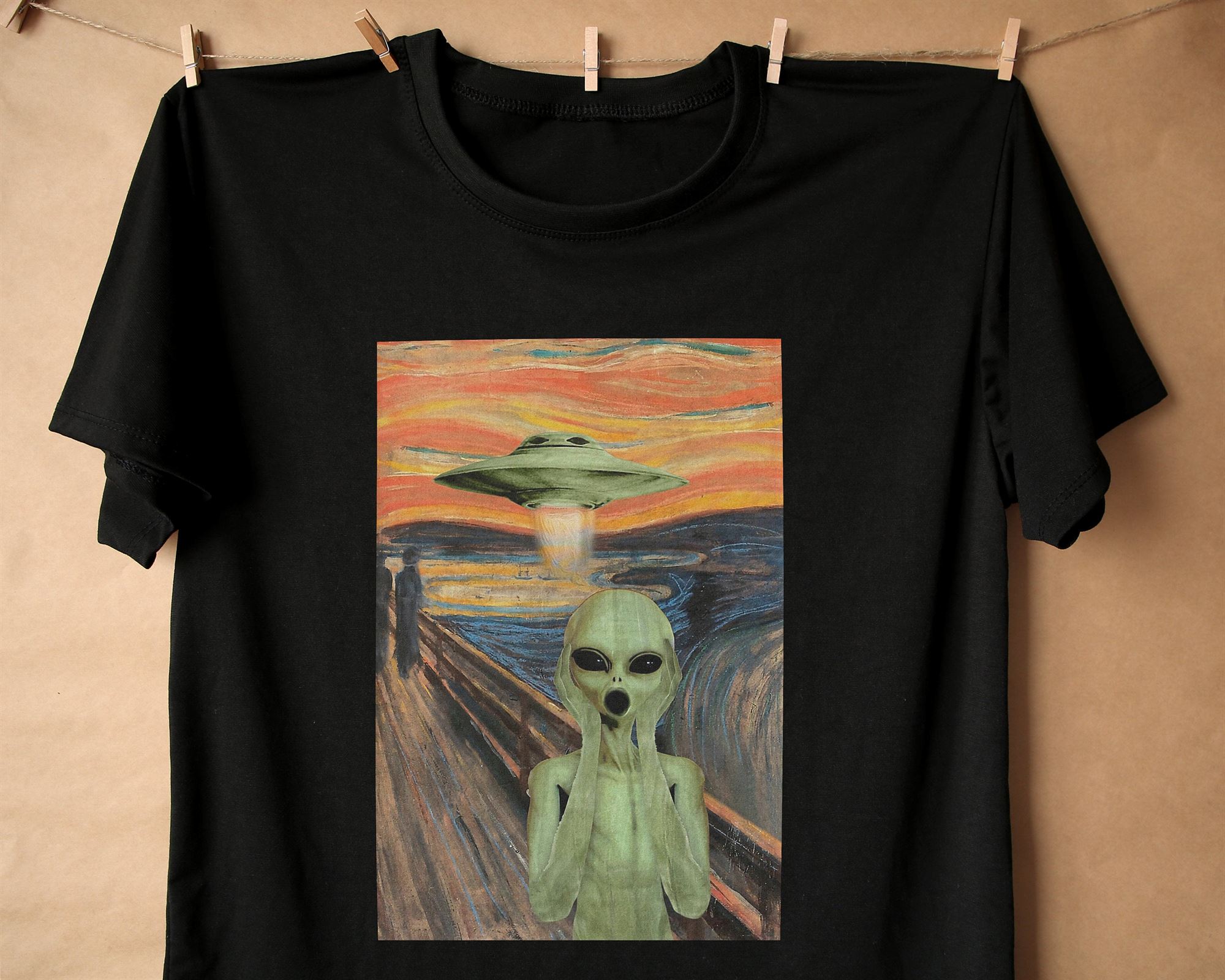 Alien Screaming T-shirt Funny Alien Shirt Ufo Shirt Vintage Shirt