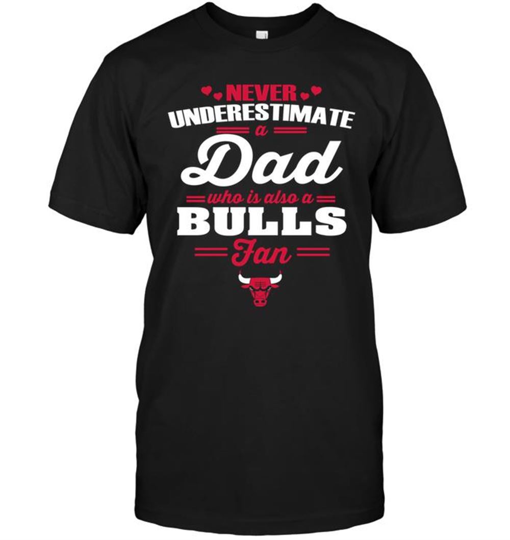 Never Underestimate A Dad Who Is Also A Chicago Bulls Fan T-shirt