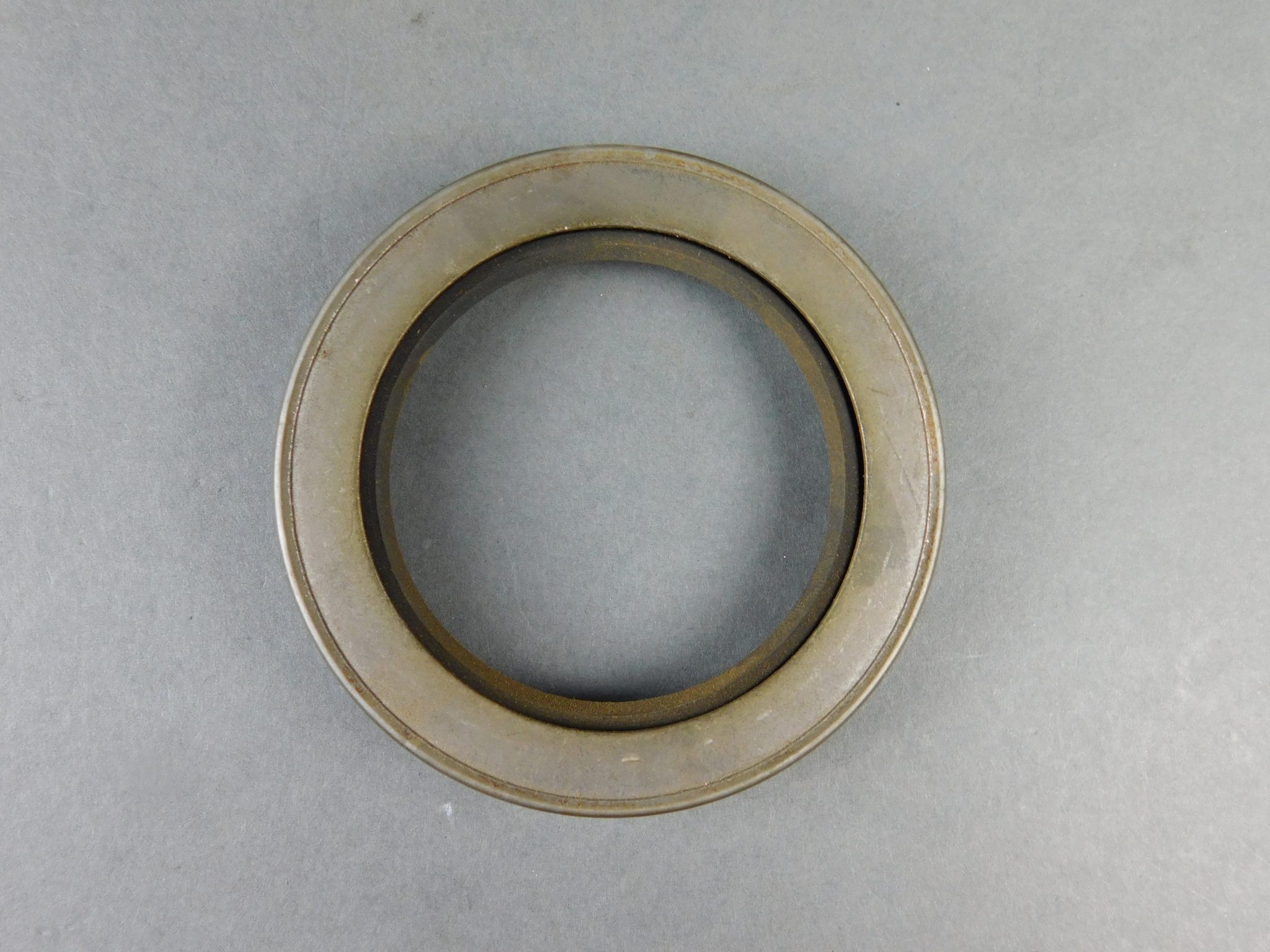 APPROX 2 5/8" X 1 3/4" X 1/4" FEDERAL MOGUL NATIONAL OIL SEAL 6985 