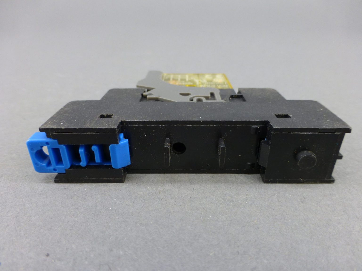 Idec SJ2S-05B Relay Socket, 250V, 8A – GPM Surplus