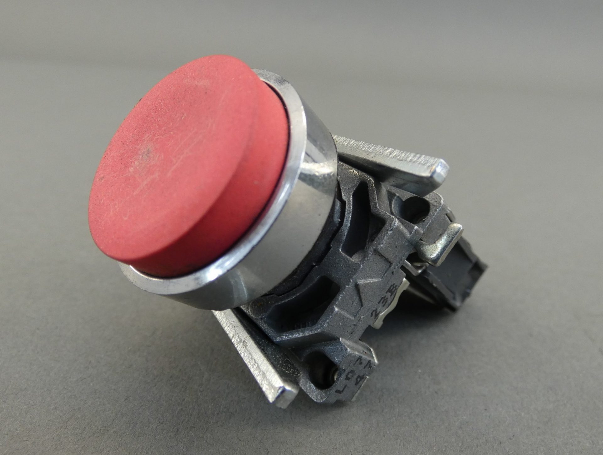 Telemecanique ZBE-102 Red Momentary Pushbutton