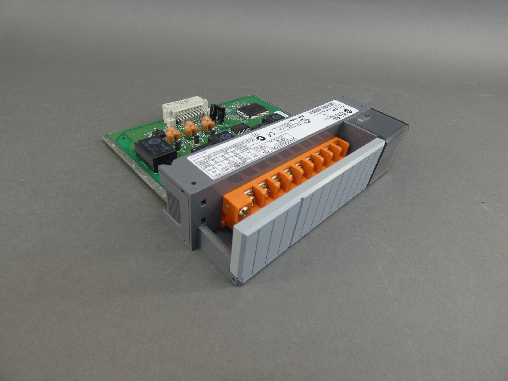 AllenBradley 1746OX8 Output Module SLC 500, Series A, 5060HZ GPM