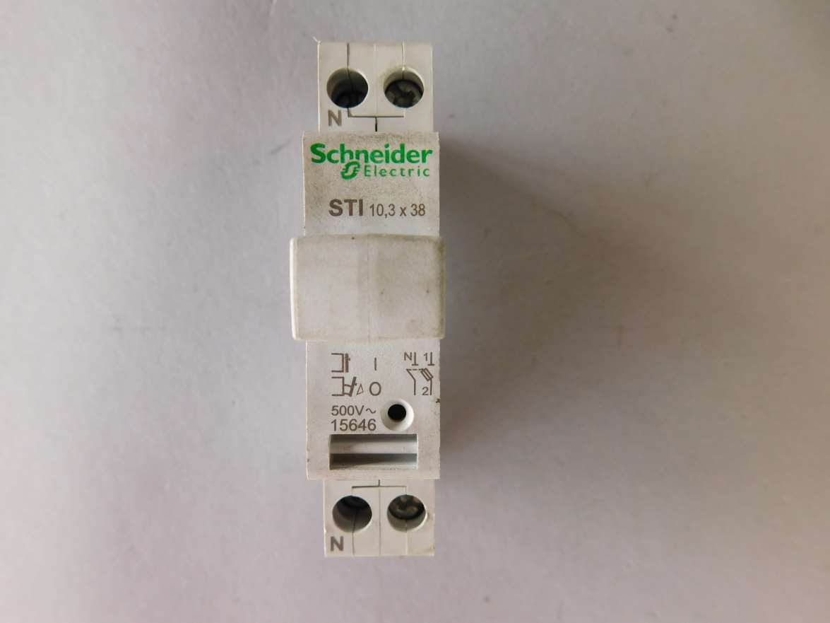 Details about   SQUARE D 9080 GF6 SER B FUSE HOLDER W/ ATDR1/2 1/2A 600VAC  LOT OF 10 AA4 