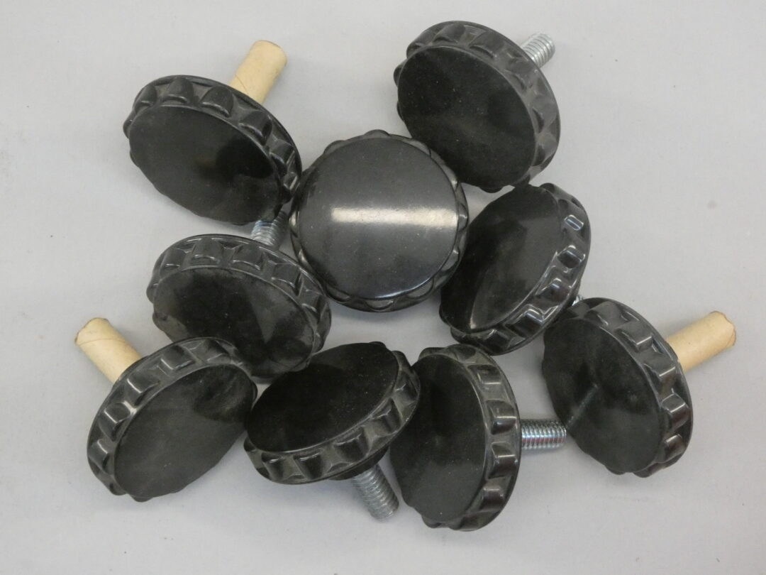 *Lot of 9* McMasterCarr 6479K37 Knobs 5/16″ Stud Length x 13/4″ OD