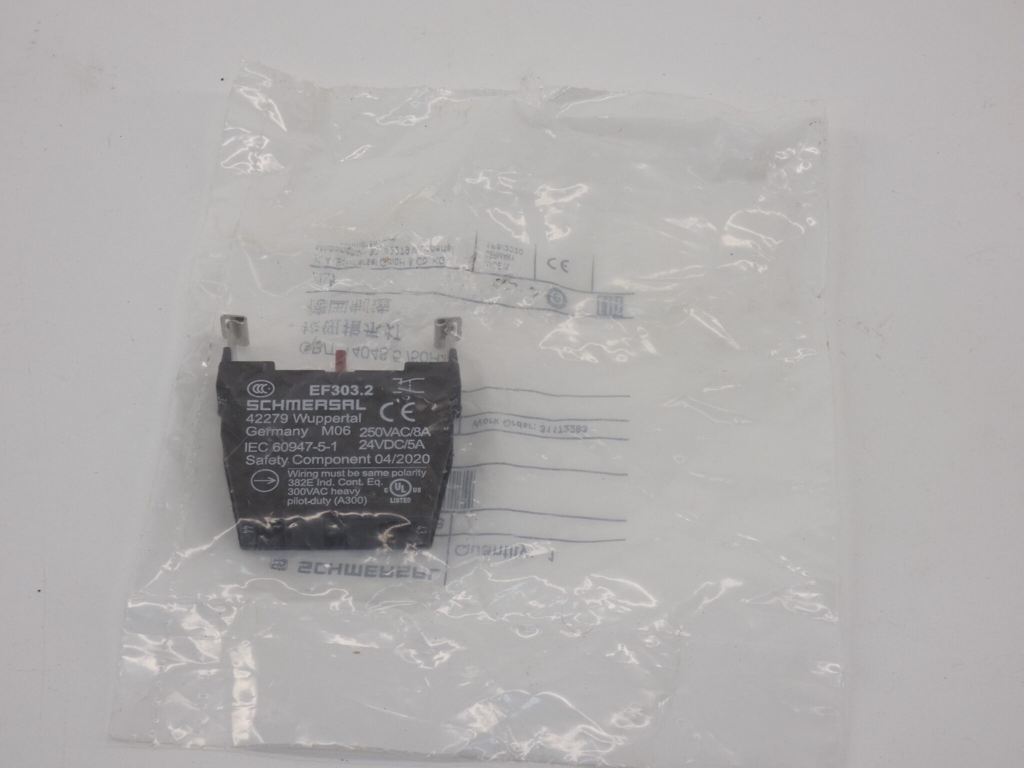Schmersal EF303.2 Terminal Block, 250VAC/8A, 24VDC/5A - NEW Surplus!