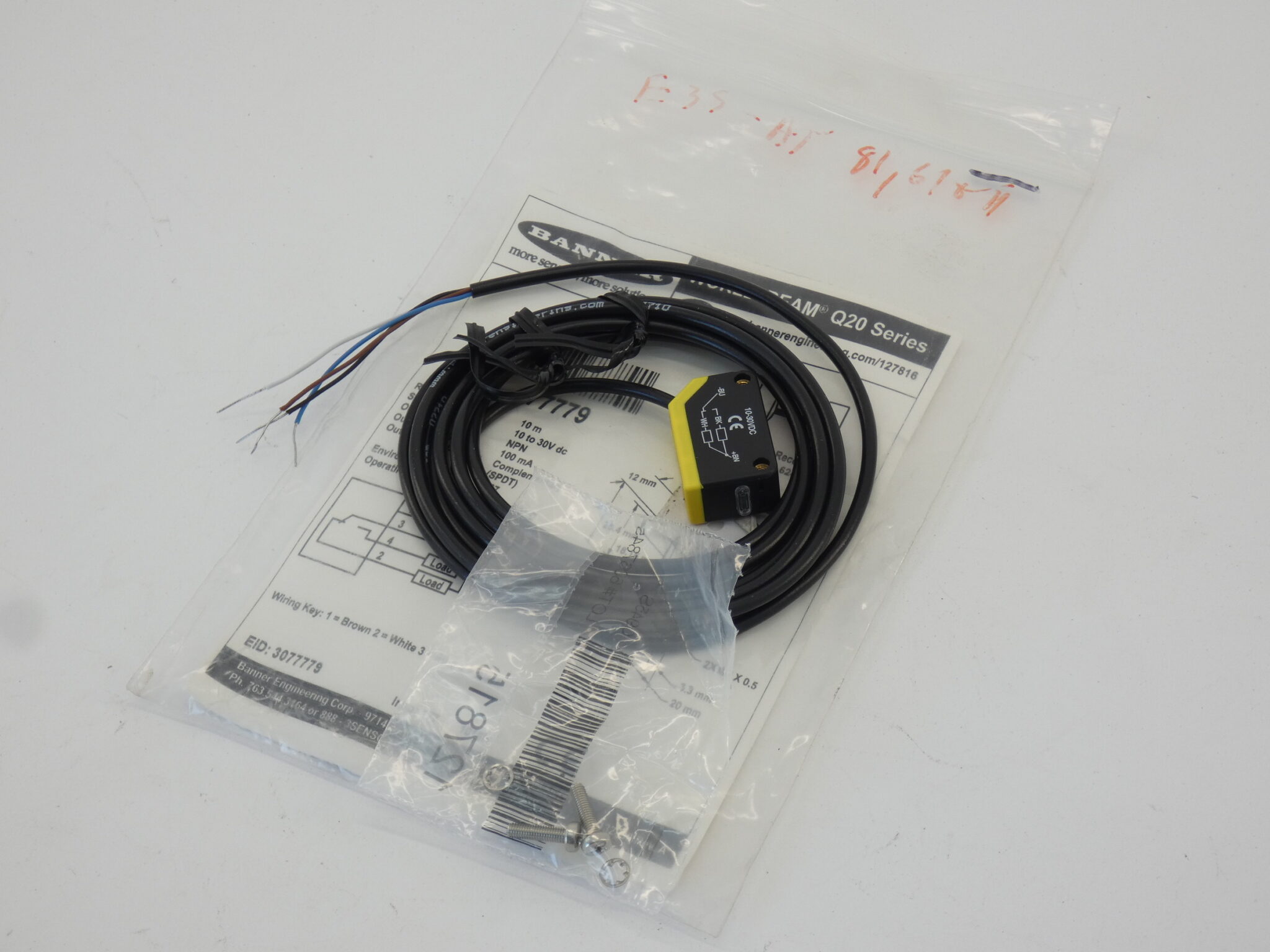 Banner Q20NR Photoelectric Sensor 10-30VDC World-Beam Q20 Series - NEW Surplus!